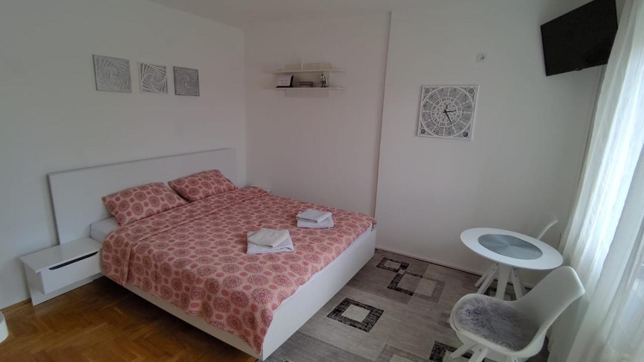 Poesia Apartment Novi Sad Buitenkant foto